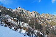 21 con vista sui contrafforti rocciosi del Venturosa